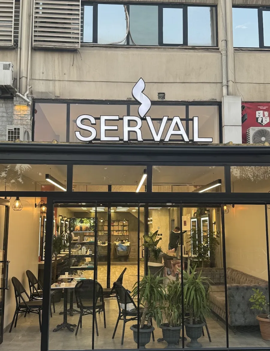 Serval Hair Design Studio salon girişi